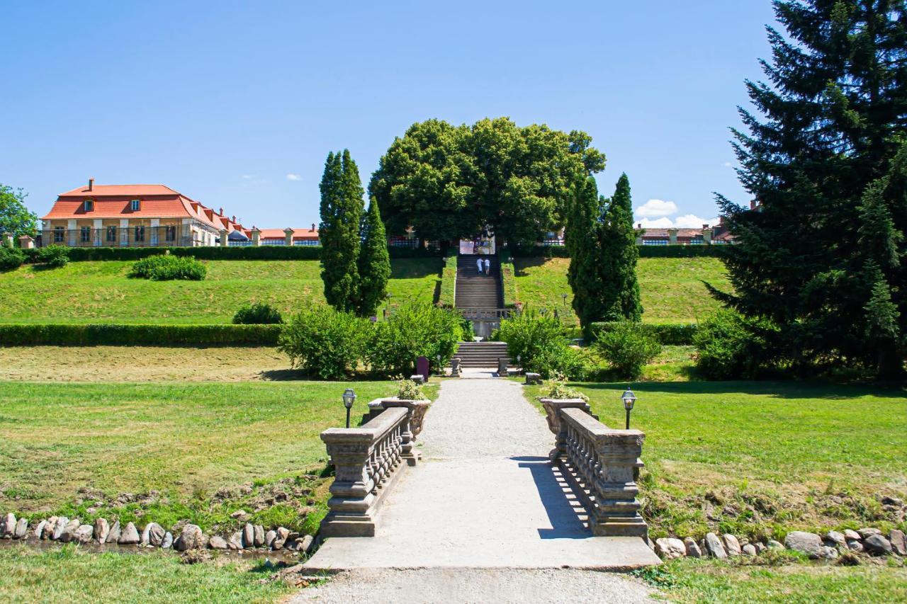 Palatul Brukenthal Avrig Hotel Exterior photo