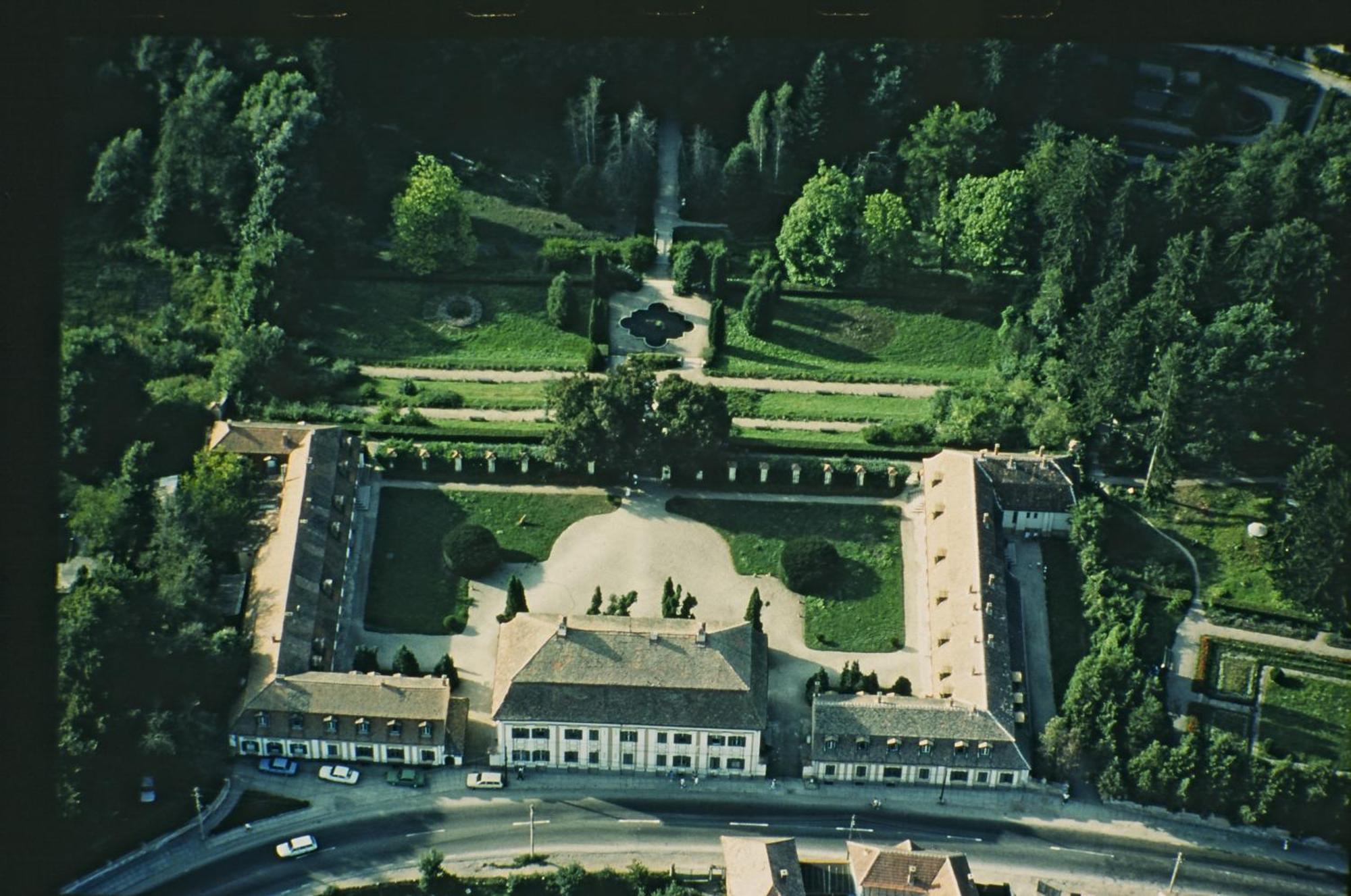 Palatul Brukenthal Avrig Hotel Exterior photo