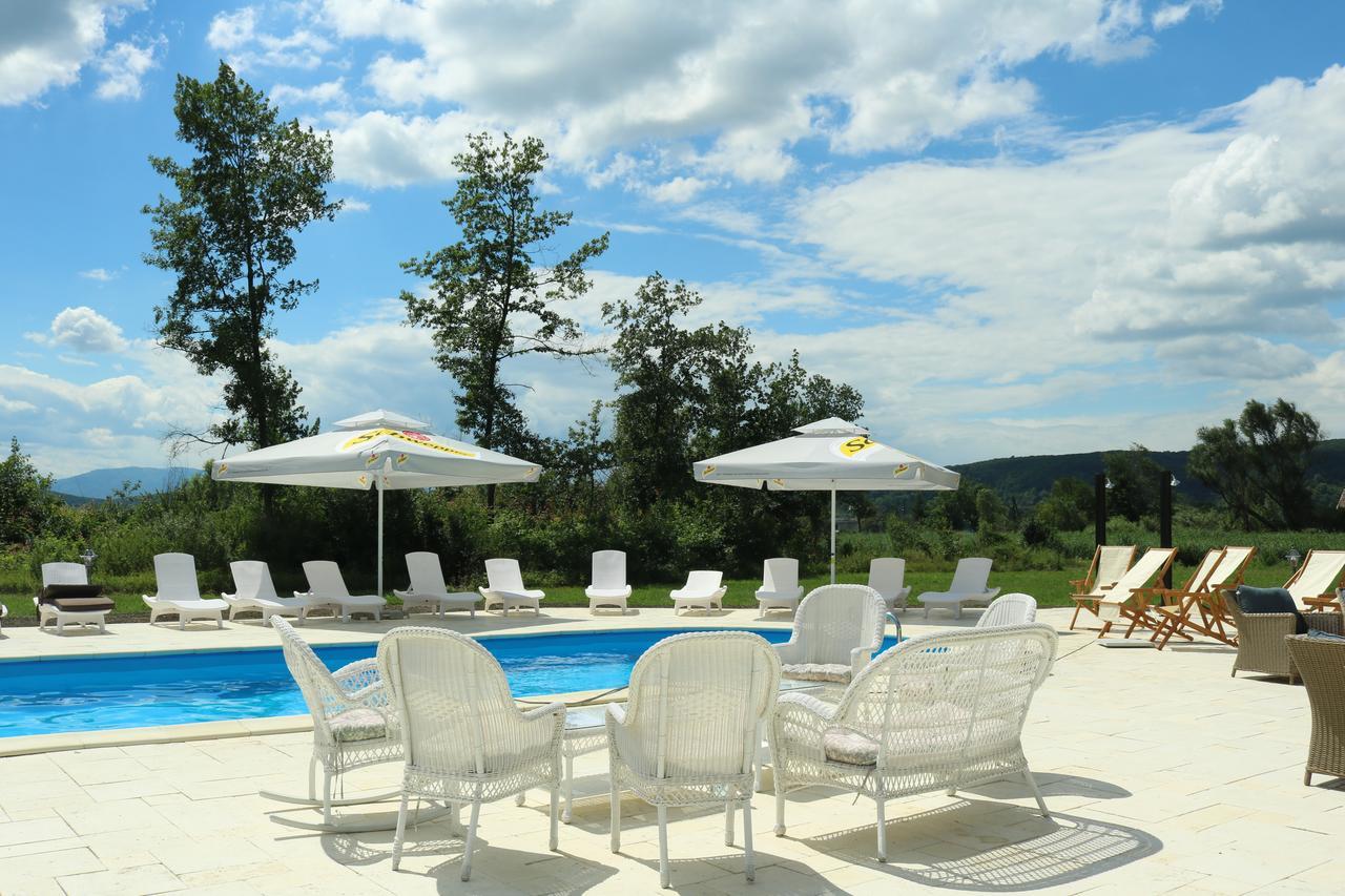 Palatul Brukenthal Avrig Hotel Exterior photo